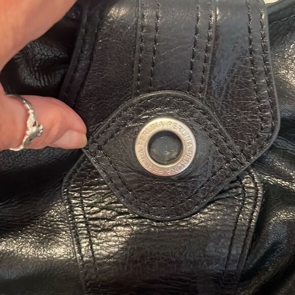 Perlina large black leather handbag 3 inside 1 outside zip pockets EUC - Picture 4 of 17